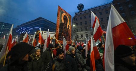 Sondaż. Polacy wskazali, co jest dla nich przejawem patriotyzmu