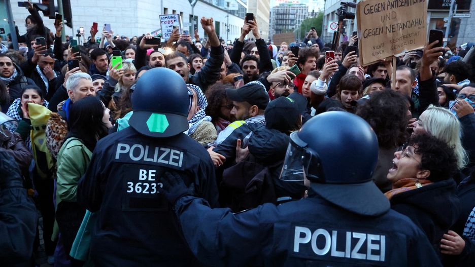 Kolejna noc zamieszek w Berlinie. W ruch poszły kamienie i butelki