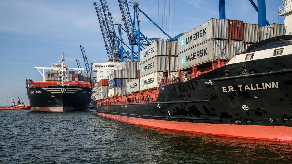 Olbrzymi kontenerowiec MSC Maya wp?yn?? do gda?skiego terminalu
02.06.2016 GdanskNajwiekszy kontenerowiec na swiecie o nazwie Maya nalezacy do armatora MSC po raz pierwszy wpluynal do terminalu kontenerowego DCT  fot Karolina Misztal/REPORTER
Karolina Misztal/REPORTER