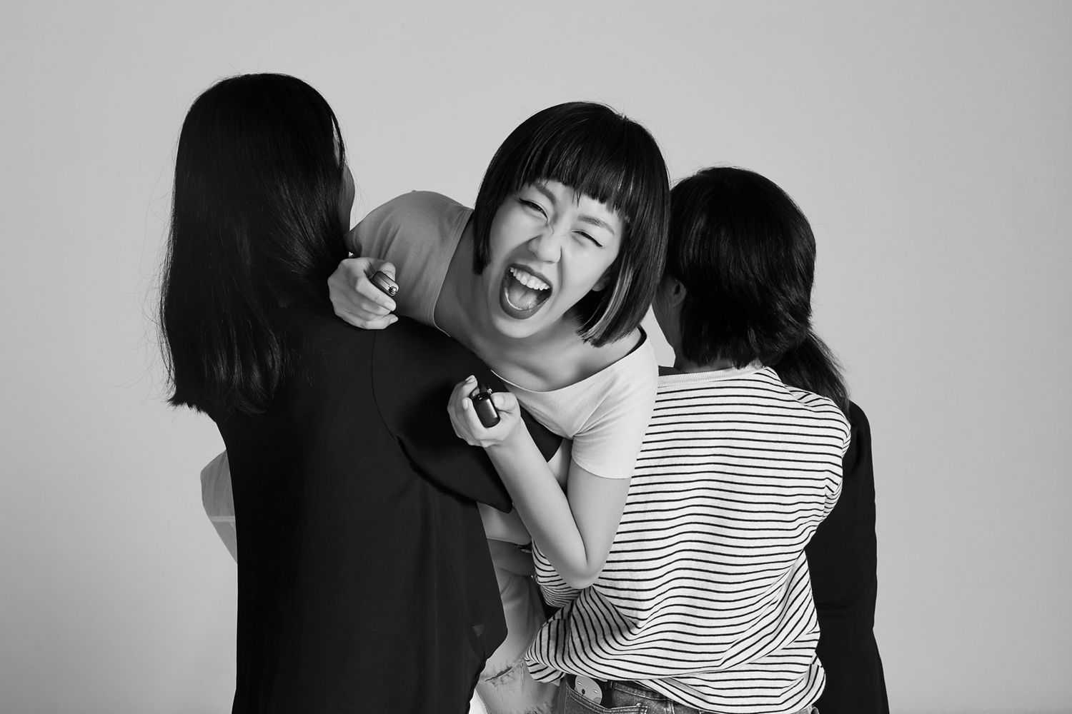 Projekt fotograficzny „Care Deeply” trafnie pokazuje jakie emocje towarzyszą przytuleniu 18