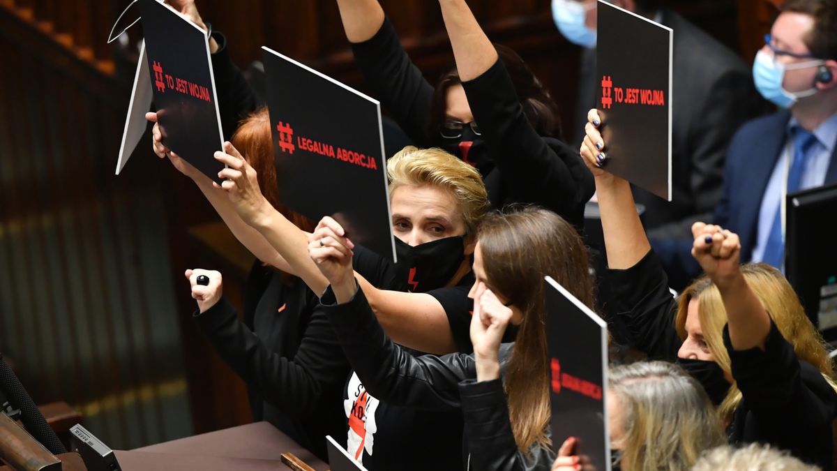 Posłanki lewicy weszły na mównicę