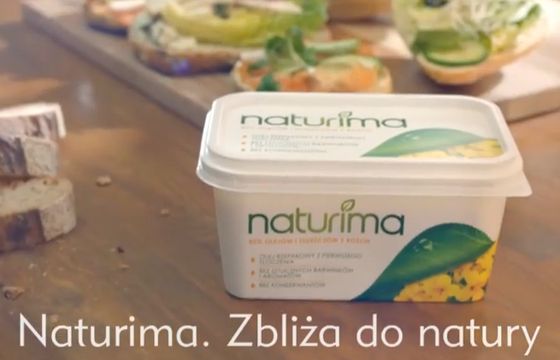 „Zbliża do natury” w kampanii magaryny Naturima (wideo)
