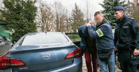 Dziadek głodzonej Helenki przemówił. "Obierała te winogrona godzinami"