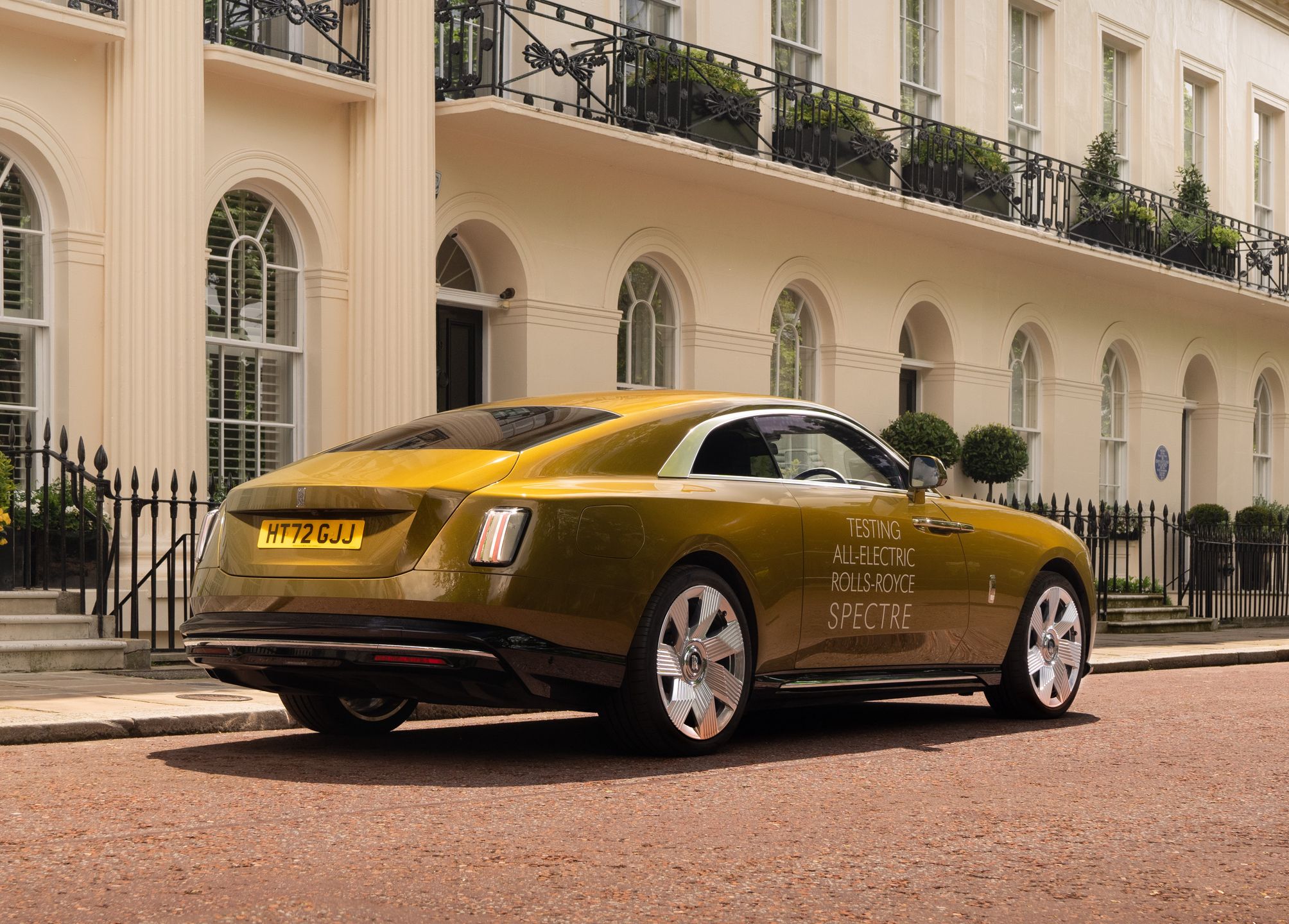 Rolls-Royce Spectre to pierwszy elektryczny samochód tej marki