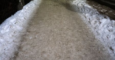 Zakopane jak lodowisko. Mieszkańcy boją się wyjść z domu