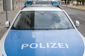 Zapukał do drzwi i strzelił. Policja szuka sprawcy