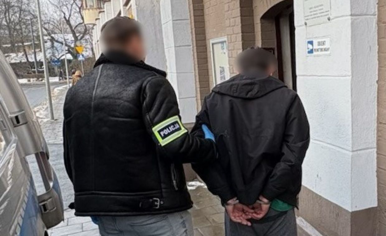 wiadomości,aktualności,WP Wiadomości Wszedł w nocy do mieszkania. Zaczął dusić 13-latkę