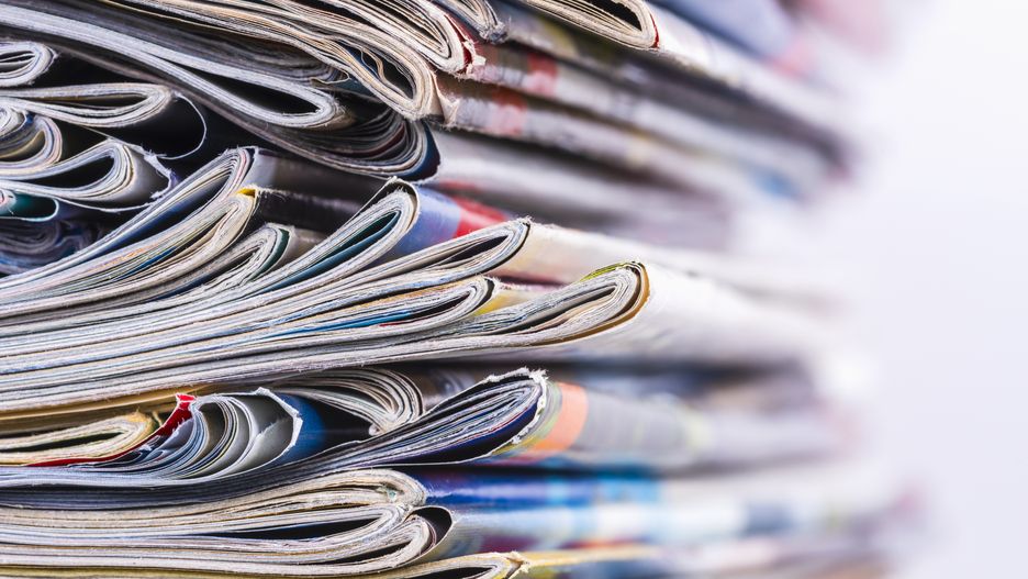 Pile of magazine newspapers stacks on blur background
Pile of magazine newspapers stacks on toned blur background
FactoryTh
paper stack