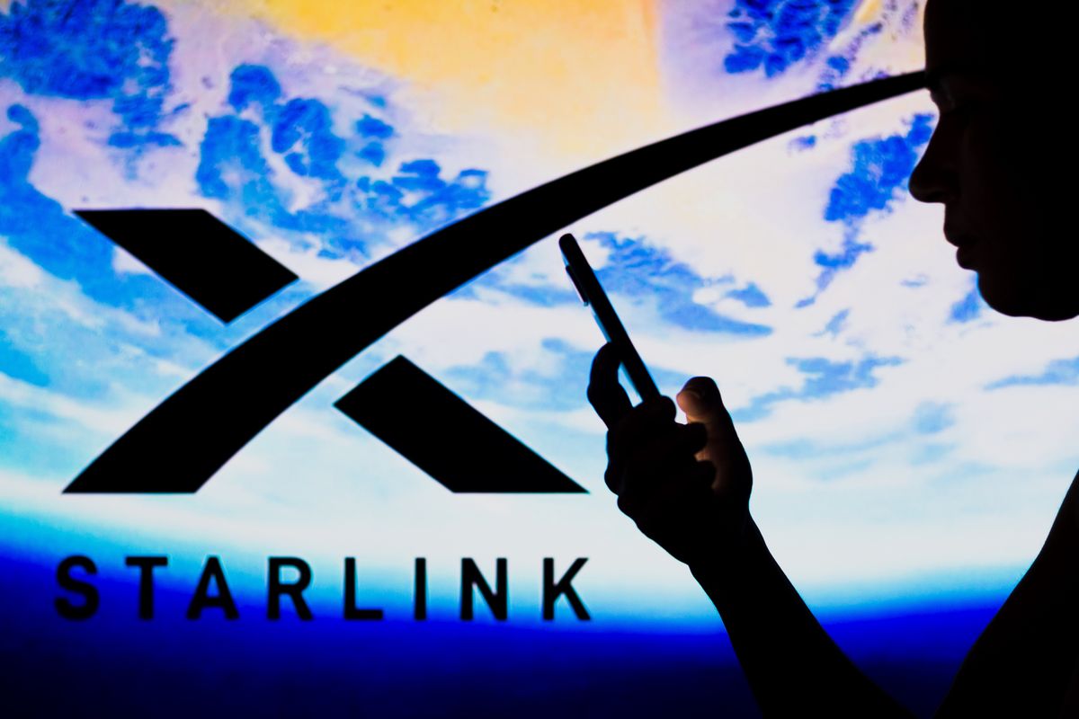 Компанія SpaceX відмовляється фінансувати служби супутникового зв'язку Starlink в Україні (Photo Illustration by Rafael Henrique/SOPA Images/LightRocket via Getty Images)