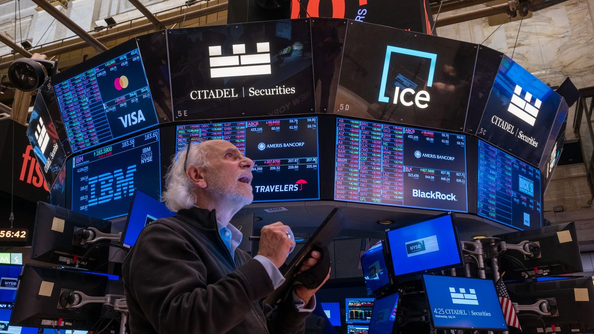NEW YORK, NEW YORK - JULY 24: Traders work on the floor of the New York Stock Exchange (NYSE) on July 24, 2024 in New York City. The Dow closed down over 500 points on Wednesday after disappointing earning results from Tesla and Google parent Alphabet.   (Photo by Spencer Platt/Getty Images)