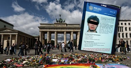 Ostatnia rozmowa zamachowca z Berlina. Ojciec mówi o "praniu mózgu"