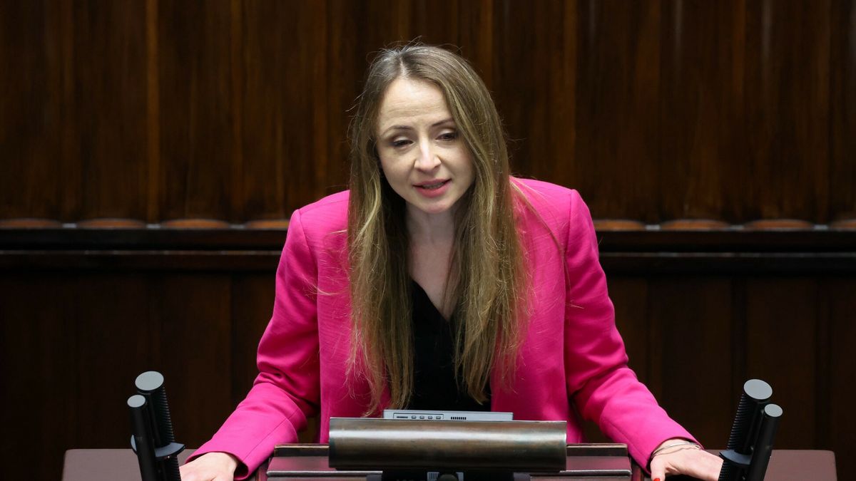 Minister rodziny, pracy i polityki społecznej Agnieszka Dziemianowicz-Bąk