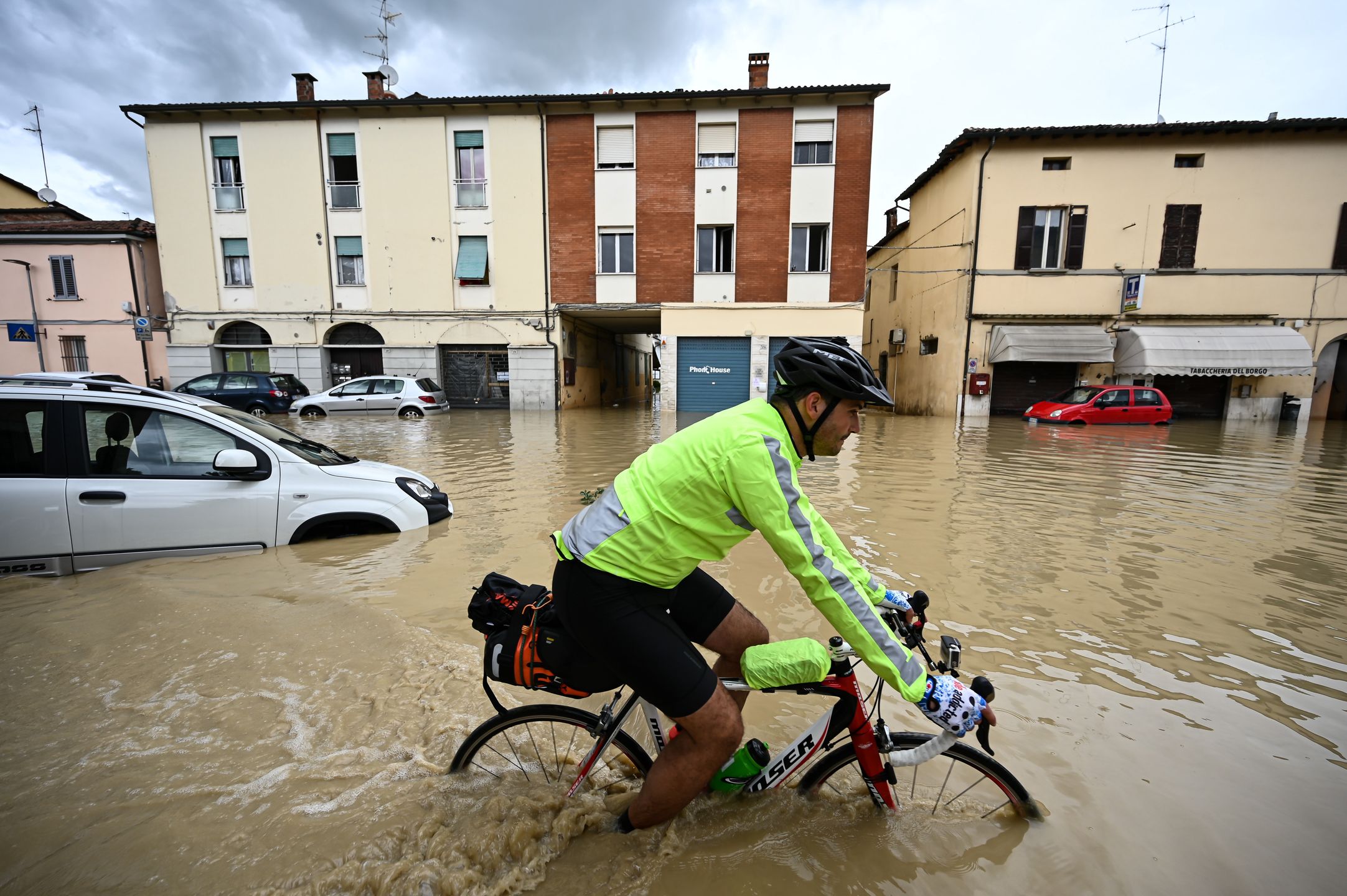 Zdjęcia powodzi we Włoszech