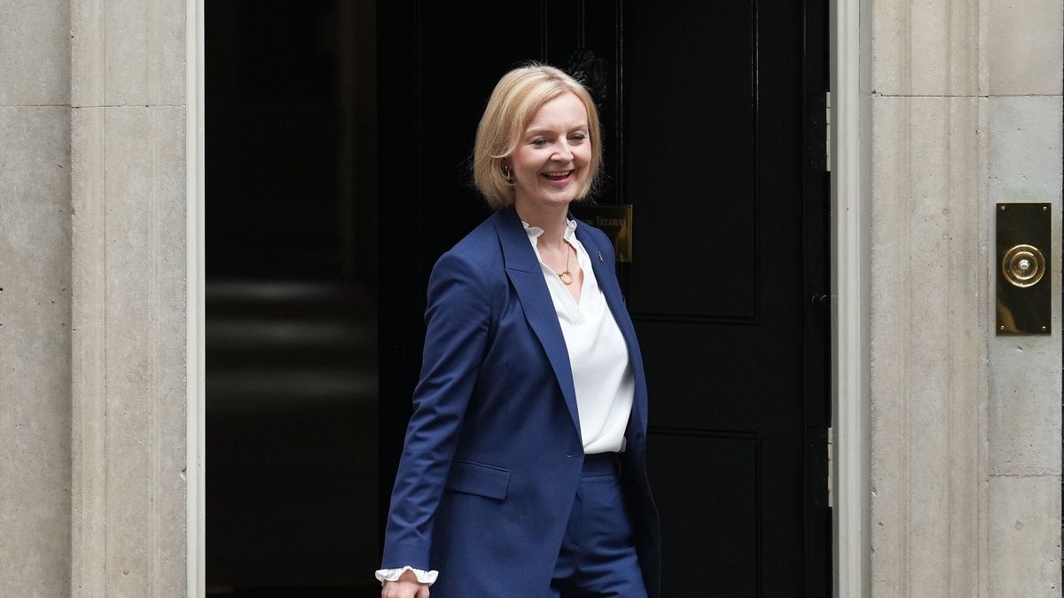 LONDON, ENGLAND - SEPTEMBER 07:  Prime Minister Liz Truss leaves 10 Downing Street to attend her first Prime Minister's Questions on September 7, 2022 in London, England. Liz Truss was invited by Queen Elizabeth II to replace Boris Johnson as the prime minister of the United Kingdom on 6 September 2022. (Photo by Carl Court/Getty Images)