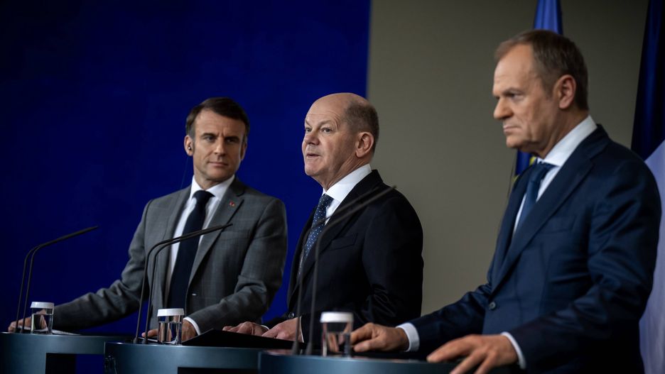 Emmanuel Macron w towarzystwie Olafa Scholza i Donalda Tuska