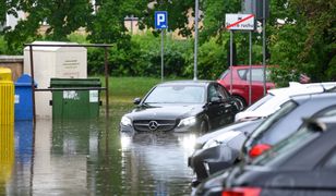 Pogoda. Nawałnica w Poznaniu. Zawalony dach hali, ewakuacja szpitali