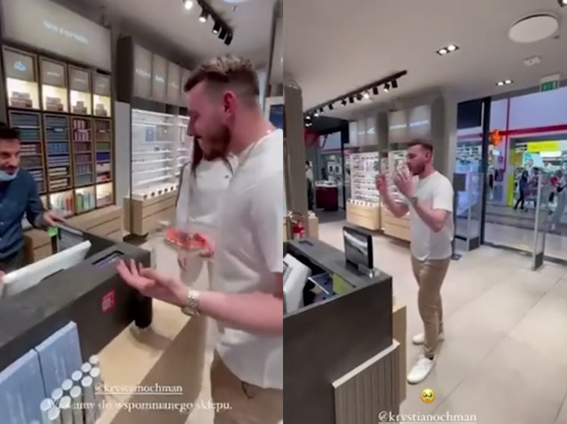 Krystian Ochman śpiewa w sklepie