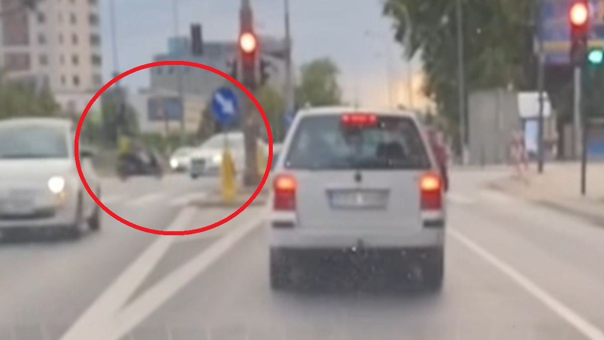 Wypadek z udziałem motocyklisty w Warszawie.