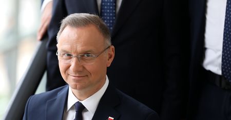 Duda odpowiada na krytykę Tuska. "Denerwują się"
