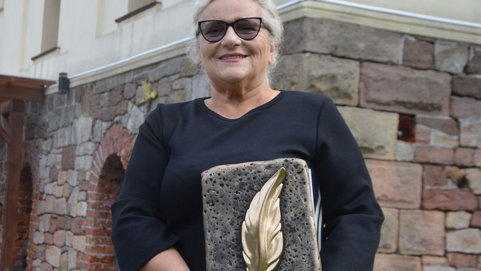 Bożena Gniazdowska z Ostrowca Świętokrzyskiego zdobyła główną nagrodę w Konkursie Recytatorskim Literatury Emigracyjnej w Suchedniowie.