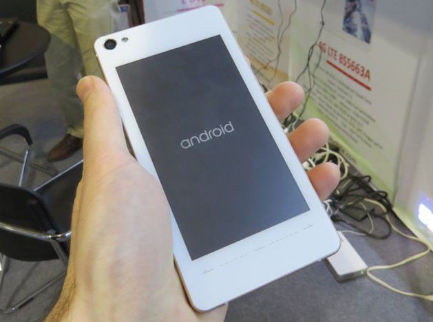 YotaPhone ma kolejnego konkurenta. Niestety jego cena będzie "nie chińska" 2