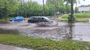 Burza w Łodzi i okolicy. Nawałnica i urwanie chmury. Na południu regionu padał grad