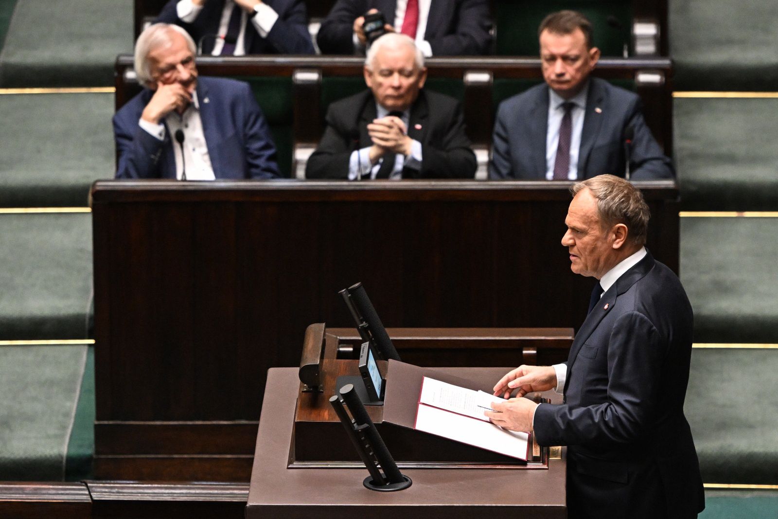 Donald Tusk
Warszawa, 07.03.2025. Premier Donald Tusk przemawia na sali obrad Sejmu w Warszawie, 7 bm. W kolejnym dniu posiedzenia ni�szej izby parlamentu pos�owie wys�uchaj� informacji premiera Donalda Tuska w sprawie sytuacji mi�dzynarodowej i bezpiecze�stwa Polski po szczycie pa�stw sojuszniczych w Londynie oraz po posiedzeniu Rady Europejskiej. (aldg) PAP/Radek Pietruszka
Radek Pietruszka
10, 10 10. X kadencja kadencji, 10., Dziesi�ta, kadencji, obrad, Obrady, plenarna, polityk polityka, Polityka, posiedzenie, Posiedzenie Sejmu, pos�owie, sejm, Sejm RP, sejmu, X kadencja