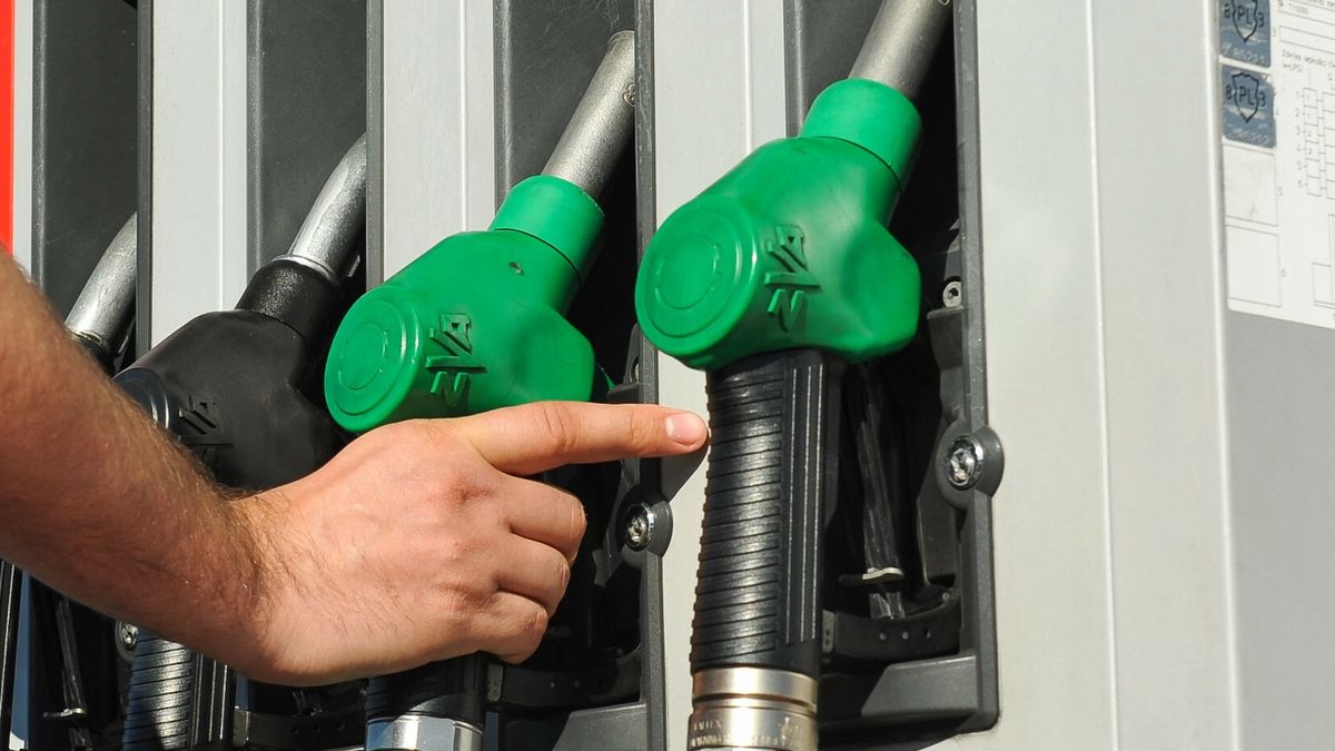 Benzyna tanieje, ale za diesla trzeba średnio płacić więcej. Zdjęcie ilustracyjne