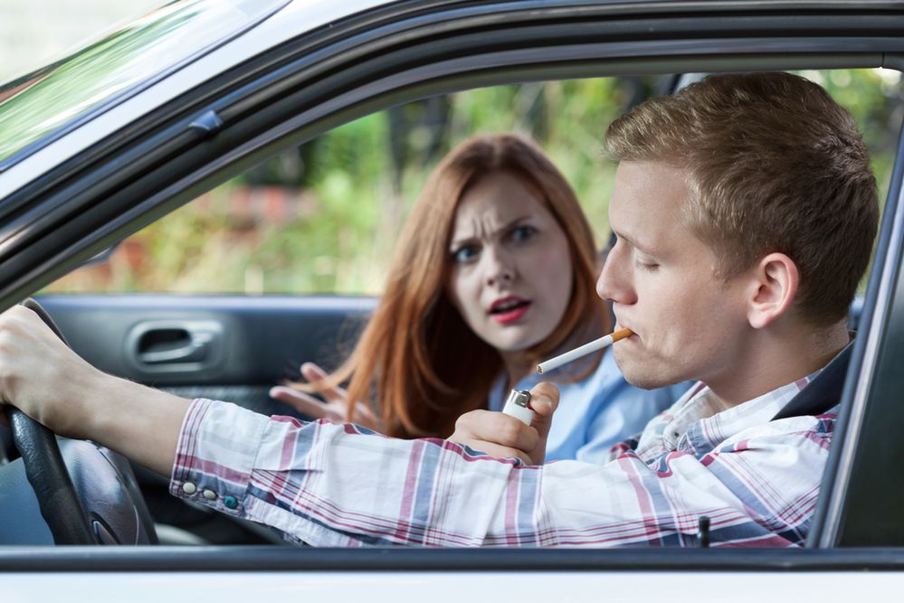 Zakaz palenia w samochodzie przy dzieciach na Wyspach Brytyjskich