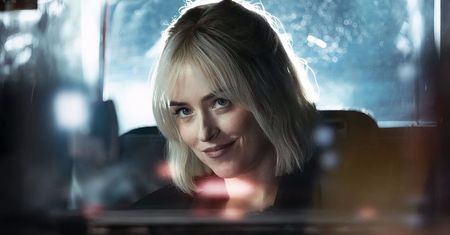 Linie lotnicze wyświetliły pikantny film wszystkim na pokładzie. Teraz przepraszają