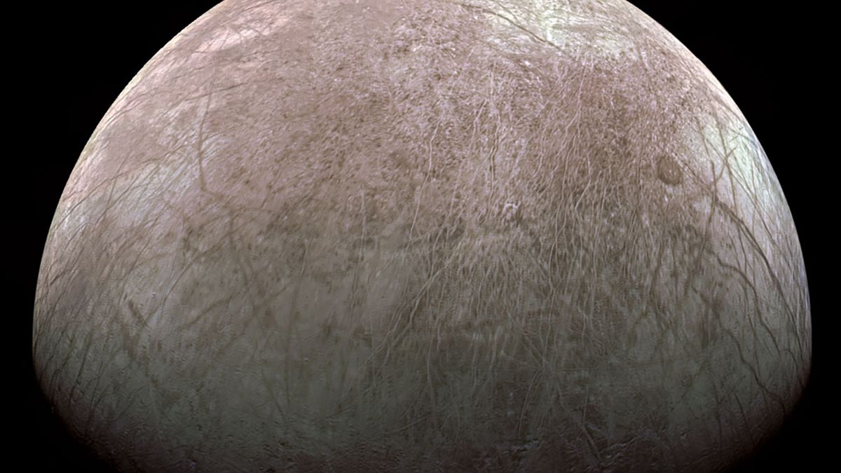 Europa to księżyc Jowisza, który miłośnikom "Gwiezdnych Wojen" może kojarzyć się z lodową planetą Hoth.