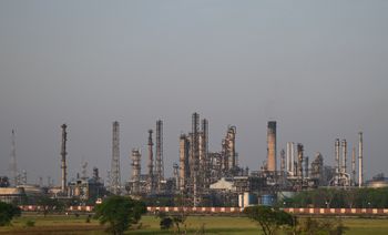 Ile kosztuje ropa? Oto cena w piątek 13.03.2026