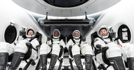 SpaceX Crew-1 wraca na Ziemię. Oglądamy na żywo powrót statku kosmicznego