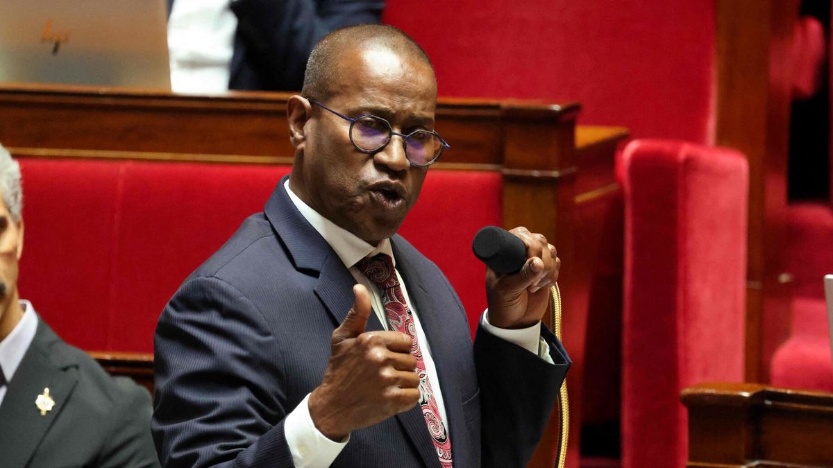 TemporaryLibertes, Independants, Outre-Mer et Territoires' MP Max Mathiasin (C) speaks during a session to debate his proposed bill aimed at abolishing the slavery-related laws at The National Assembly, France's lower house parliament, in Paris on May 28, 2026. These laws, known as Code Noir ("Black Code") classified enslaved people as "chattels" that could be acquired by a master in the same way as property, or established penalties for escapeóincluding the cutting off of ears, branding with a lily, and even the death penalty. (Photo by Ludovic MARIN / AFP)LUDOVIC MARIN