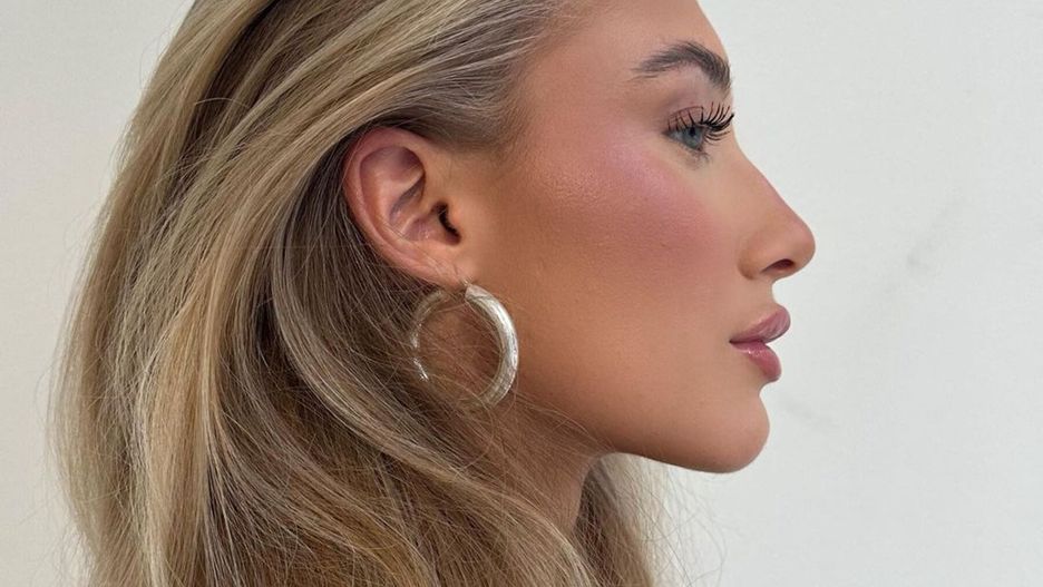 "Scandi hairline" to modna koloryzacja na lato 2023