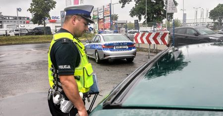 Prezydent podpisał nowelizację Prawa o ruchu drogowym. Będą ułatwienia, ale nie od razu