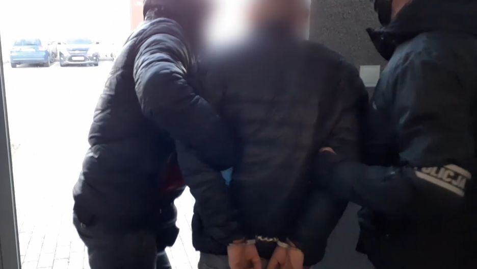 Pościg, strzały, ranni policjanci 