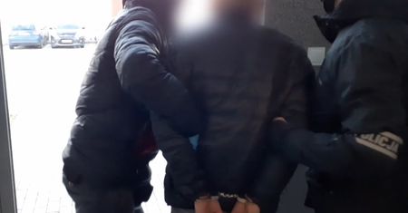Strzały i ranni policjanci. Desperacka próba ucieczki 35-latka