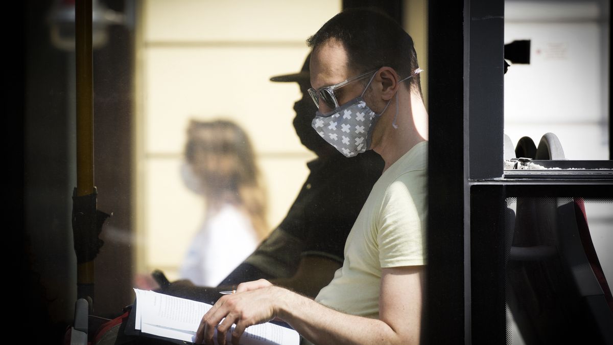 Warszawska policja ostrzega przed mandatami za brak maseczki