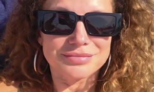 Naturalna Joanna Liszowska wypoczywa na zagranicznym urlopie, eksponując GŁĘBOKI DEKOLT. "Bogini"