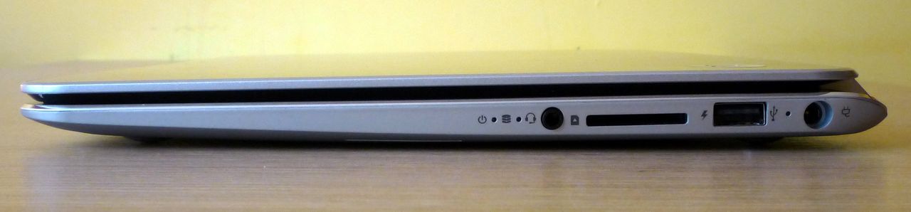 HP Envy Spectre XT - ścianka prawa (audio, czytnik kart pamięci, USB 2.0, zasilanie)