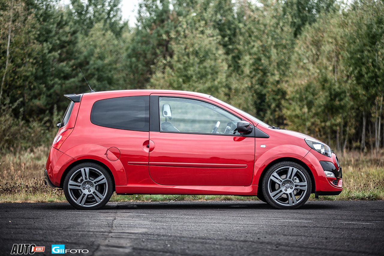 Renault Twingo RS (fot. GIIFOTO) Renault Twingo RS (fot. GIIFOTO) - samochód pomocniczy