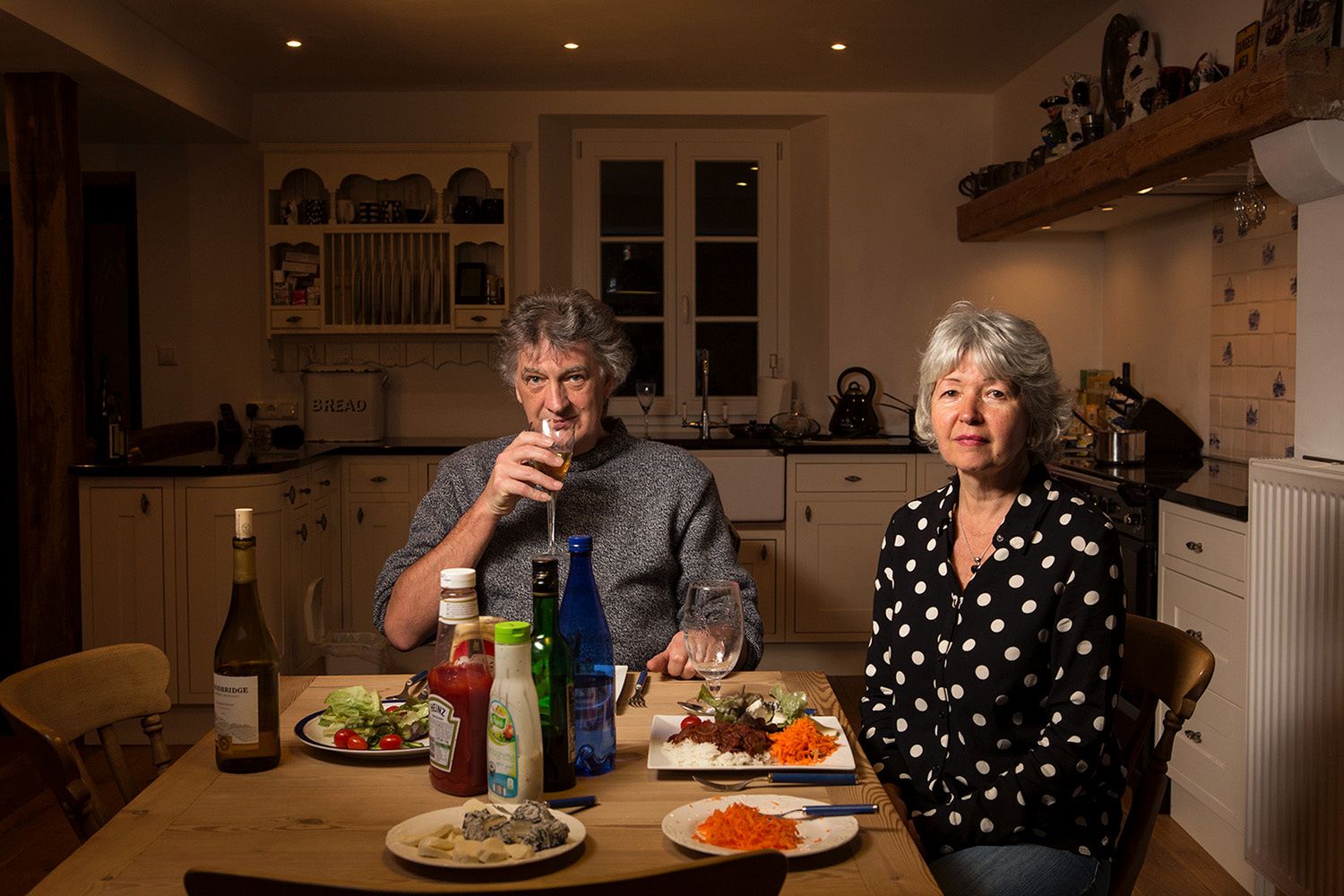 Dokumentalne portrety pokazują zwyczaje ludzi podczas kolacji w dni powszednie 17