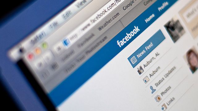 Nowość w Plusie - SMS-em na Facebooka 1