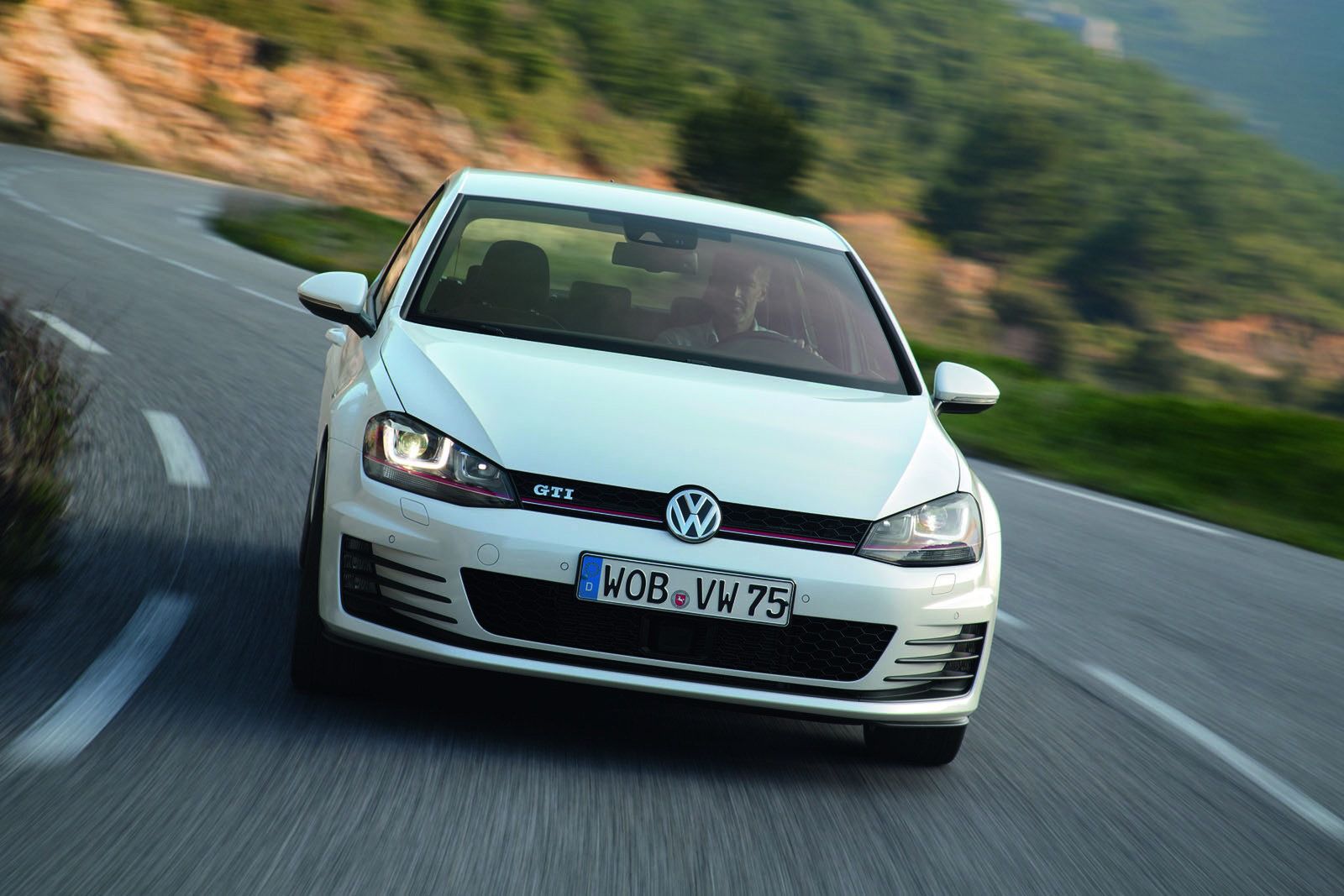 Volkswagen Golf VII GTI - efektowne zdjęcia rasowego hot-hatcha [galeria] 25