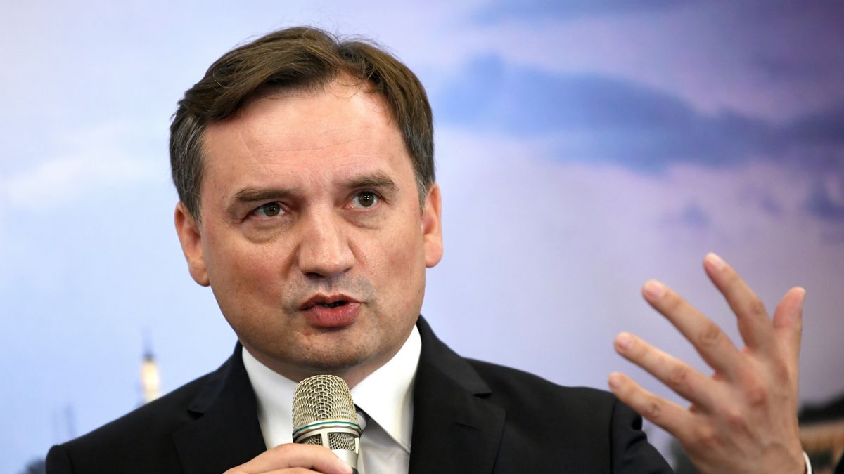 "Strefy wolne od LGBT" bez unijnych funduszy. Zbigniew Ziobro chce interwencji premiera w KE.