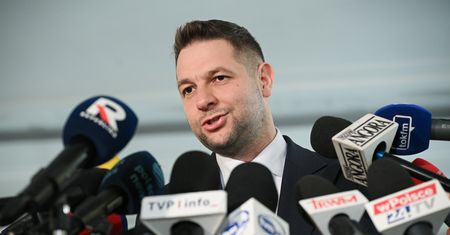 "Piłsudskiego to by chyba powiesili".  Kolejne tłumaczenia Jakiego