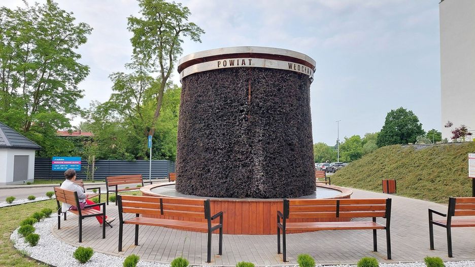 Tężnie przy Powiatowym Centrum Zdrowia we Włocławku