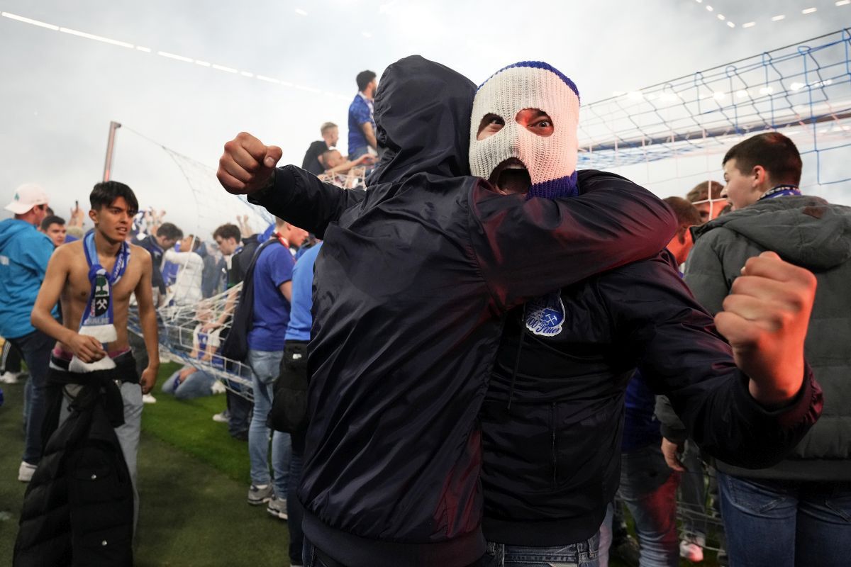 Fani Schalke świętują awans