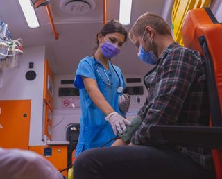 Asymetria ciśnienia jest sygnałem alarmowym. Może zwiastować groźną chorobę